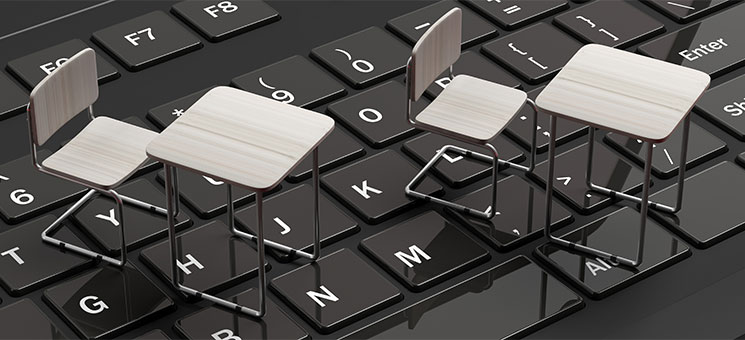Tische-Stuehle-Tastatur-232982551-AS-Rawf8