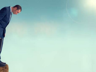 Anzugtraeger-Schlucht-74069196-AS-eelnosiva