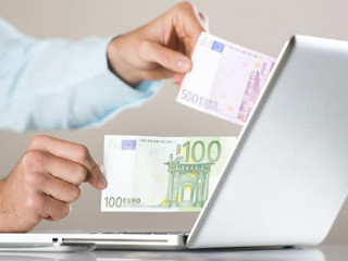 Anzugtraeger-Laptop-Geldscheine-52811860-AS-Halfpoint