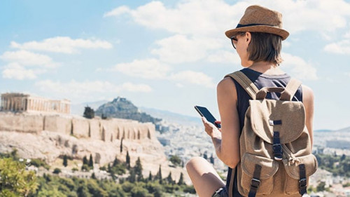 Frau-Urlaub-278088270-AS-kite-rin