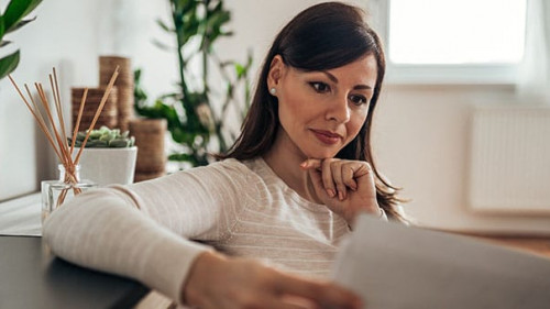 Frau-Brief-261076529-AS-bnenin