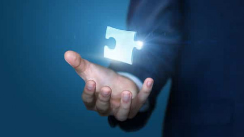 Anzugtraeger-Puzzleteil-128749345-AS-natali-mis