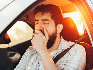 Fahrer-muede-276604490-AS-kleberpicui