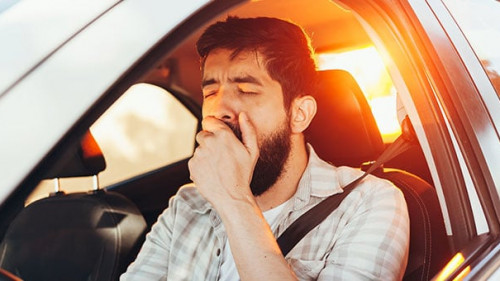 Fahrer-muede-276604490-AS-kleberpicui