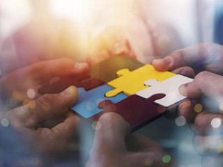 Haende-Puzzle-229266740-AS-alphaspirit