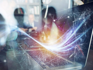 Laptop-Netzwerk-376760391-AS-alphaspirit