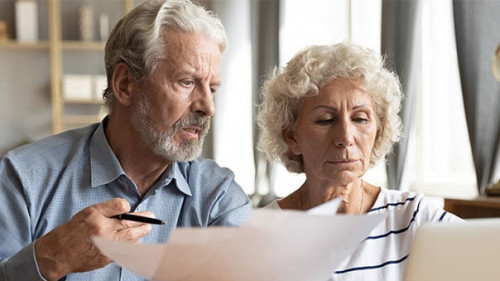 Paar-Papier-Laptop-313376752-AS-fizkes