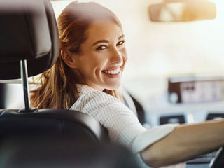 Fahrerin-Laecheln-383550535-AS-milanmarkovic78