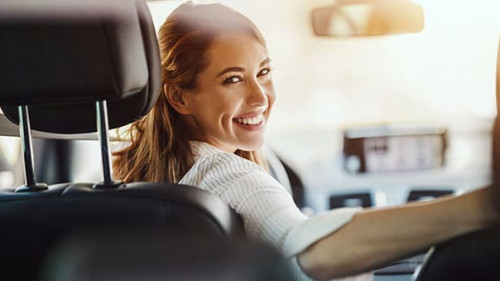 Fahrerin-Laecheln-383550535-AS-milanmarkovic78