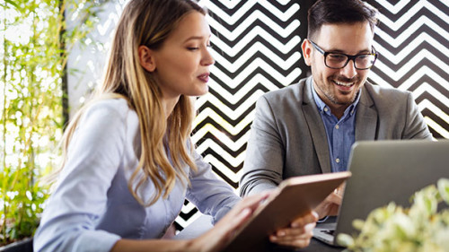 Anzugtraeger-316970237-AS-NDABCREATIVITY