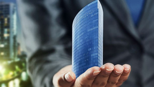 Anzugtraeger-Buerogebaeude-92474469-AS-Nomad-Soul