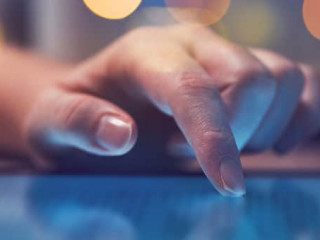 Hand-Tablet-192369105-AS-Bits-and-Splits