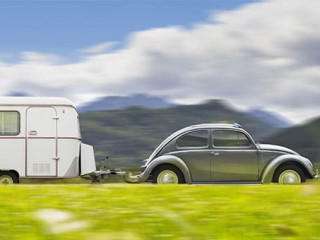 Auto-Wohnwagen-44168221-AS-tournee