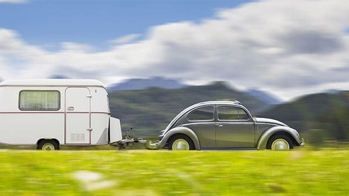 Auto-Wohnwagen-44168221-AS-tournee