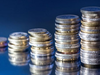 Muenzstapel-157322249-AS-RomanR