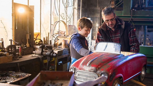 Vater-Sohn-Auto-239404112-AS-jackfrog