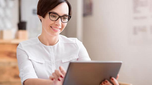 Frau-Smartphone-119821915-AS-Viacheslav-Lakobchuk