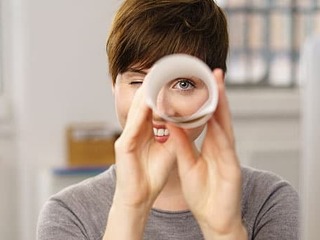 Frau-Office-Laptop-179262016-AS-contrastwerkstatt