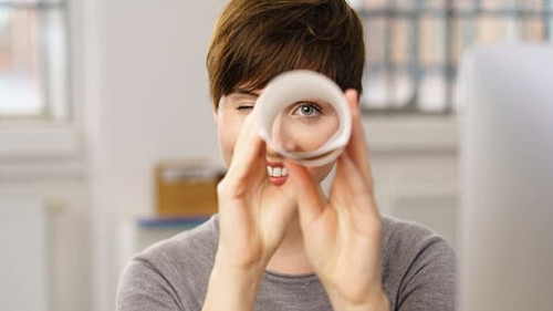 Frau-Office-Laptop-179262016-AS-contrastwerkstatt