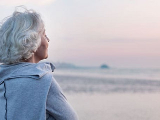 Frau-entspannt-Meer-36389127-AS-jd-photodesign