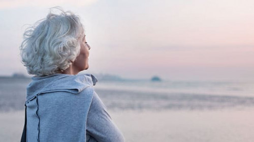 Frau-entspannt-Meer-36389127-AS-jd-photodesign