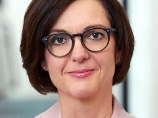 Beate-Heinisch-2021-AXA
