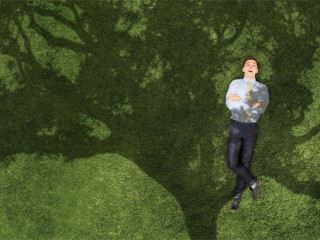 Anzugtraeger-Baum-Schatten-220622541-AS-Sergey-Nivens