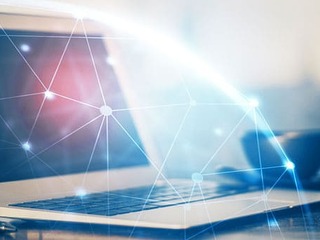 Laptop-Netzwerk-381844920-AS-peshkova