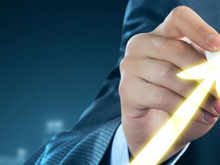 Anzugtraeger-Pfeil-127232105-AS-adam121