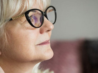 Frau-Brille-193927360-AS-innervisionpro