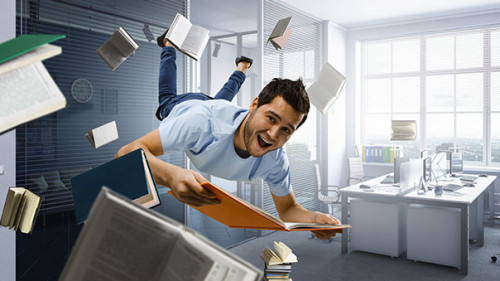 Mann-Buecher-Buero-247892178-AS-Sergey-Nivens