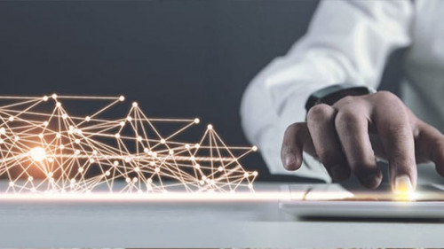 Hand-Smartphone-Netzwerk-296462362-AS-andranik123