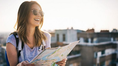 Frau-Landkarte-Lachen-278697517-AS-NDABCREATIVITY