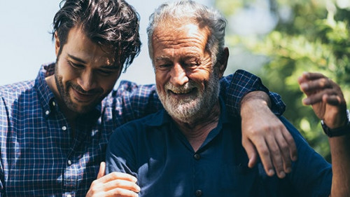 Vater-Sohn-328886582-AS-chokniti