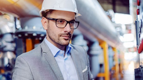 Anzugtraeger-Helm-Fabrik-291733131-AS-dusanpetkovic1