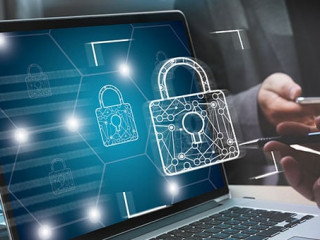 Laptop-Schloss-Anzugtraeger-209291999-AS-onephoto