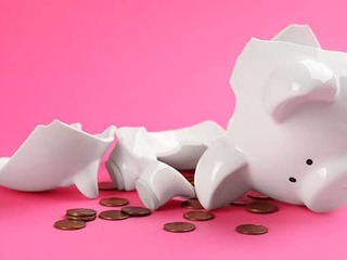 Sparschwein-geschlachtet-309557642-AS-New-Africa