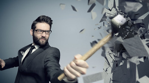 Anzugtraeger-Hammer-82770492-AS-konradbak