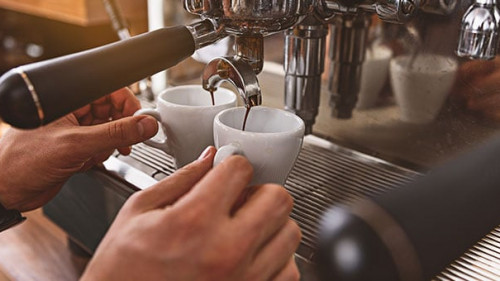 Kaffeemaschine-127847617-AS-Yakobchuk-Olena