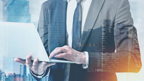 Anzugtraeger-Laptop-177532210-AS-denisismagilov