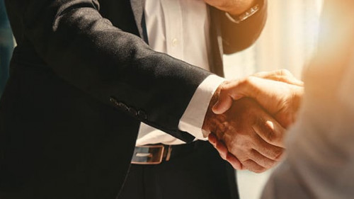 Handschlag_Business__303448308_AS_Mongkolchon