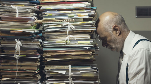 Mann-Akten-297320948-AS-stokkete