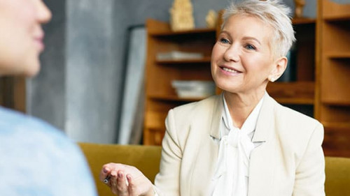 Patientin-Psychotherapeutin-303750800-AS-shurkin-son