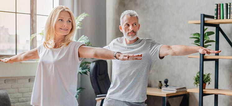 Paar-Yoga-356735285-AS-InsideCreativeHouse