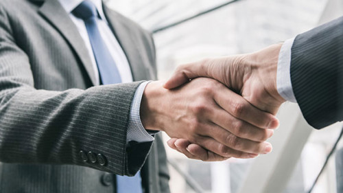 Business-Handschlag-201306748-AS-Atstock-Productions