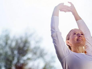 Frau-dehnen-206083055-AS-ViacheslavLakobchuk