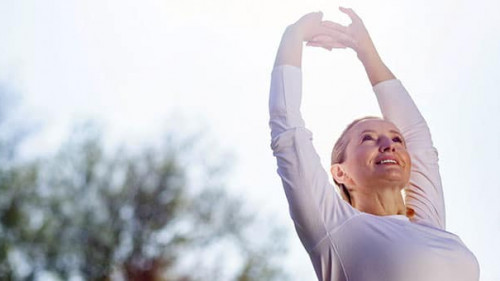 Frau-dehnen-206083055-AS-ViacheslavLakobchuk