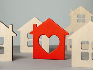 Haus-Herz-216776127-AS-adragan