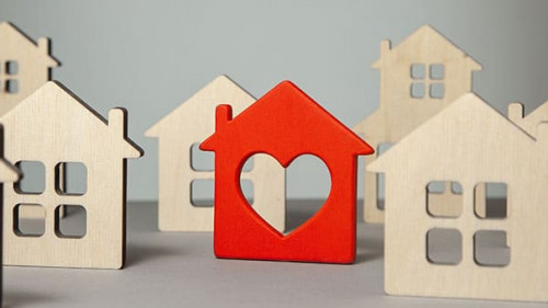 Haus-Herz-216776127-AS-adragan