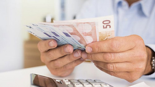 Geldscheine-Rechner-58529964-AS-ldprod